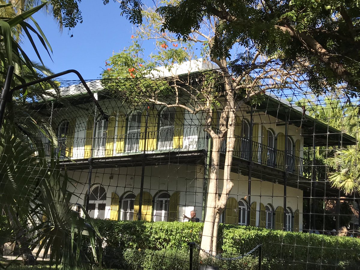 barbiedoll_eyw's tweet photo. There might be some 6 toed cats in there! #hemingwayshouse https://t.co/sxZnxtdz6D