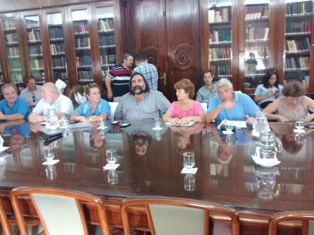 mlautorre's tweet photo. Los DOCENTES Esperando a los funcionarios desde las 17 hs en la Paritaria De la Pcia de Buenos Aires https://t.co/AL1XCGz3U5