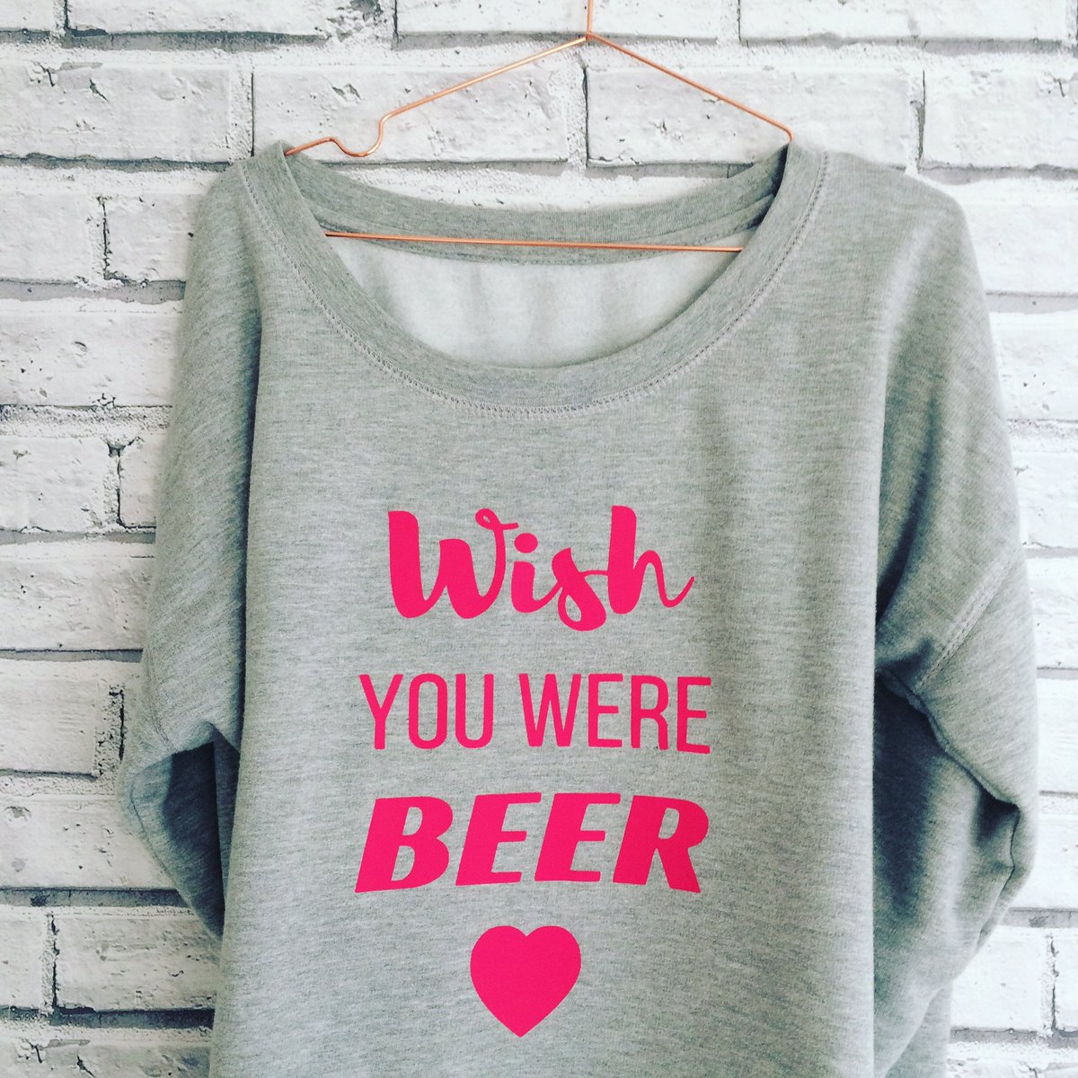 4walldesigns's tweet photo. Actually made something for me for once! #wishyouwerebeer #notprosecco #comfy #grey π https://t.co/peW8wTxSEg