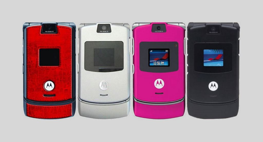 RN_com's tweet photo. #Lenovo подумывает над возвращением #Motorola #RAZR? https://t.co/020QCHtOM0 https://t.co/Qq5rNcKD3L