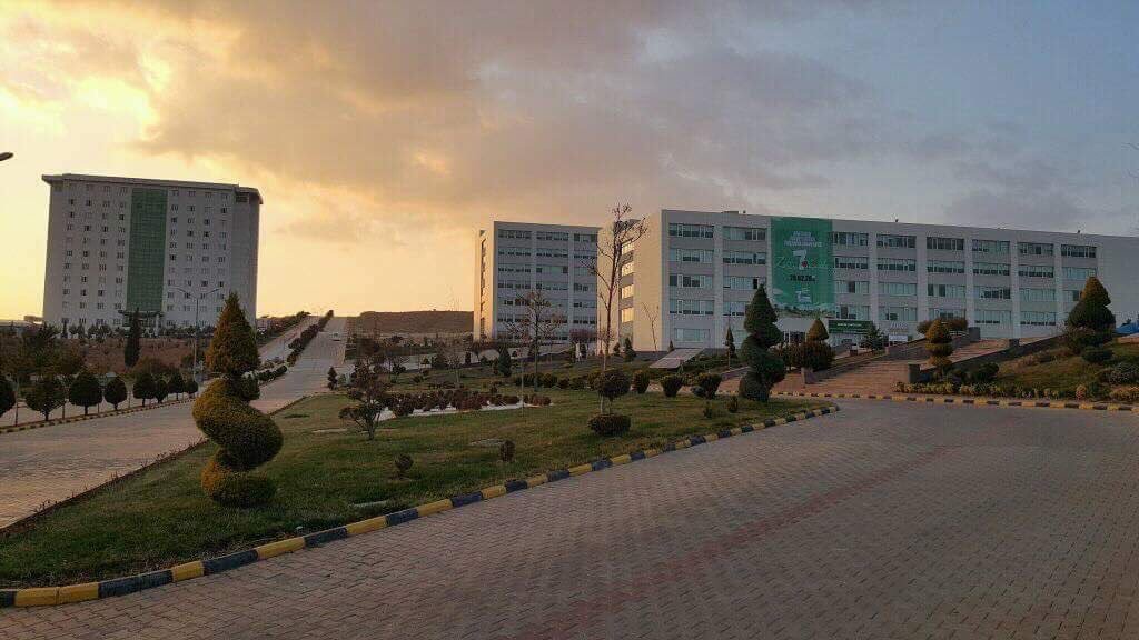 Zirveliler! Her şeye rağmen şu an neredeyseniz lütfen çok çalışın, asla vazgeçmeyin ve oranın zirvesine yerleşin! #Zirve8yaşında