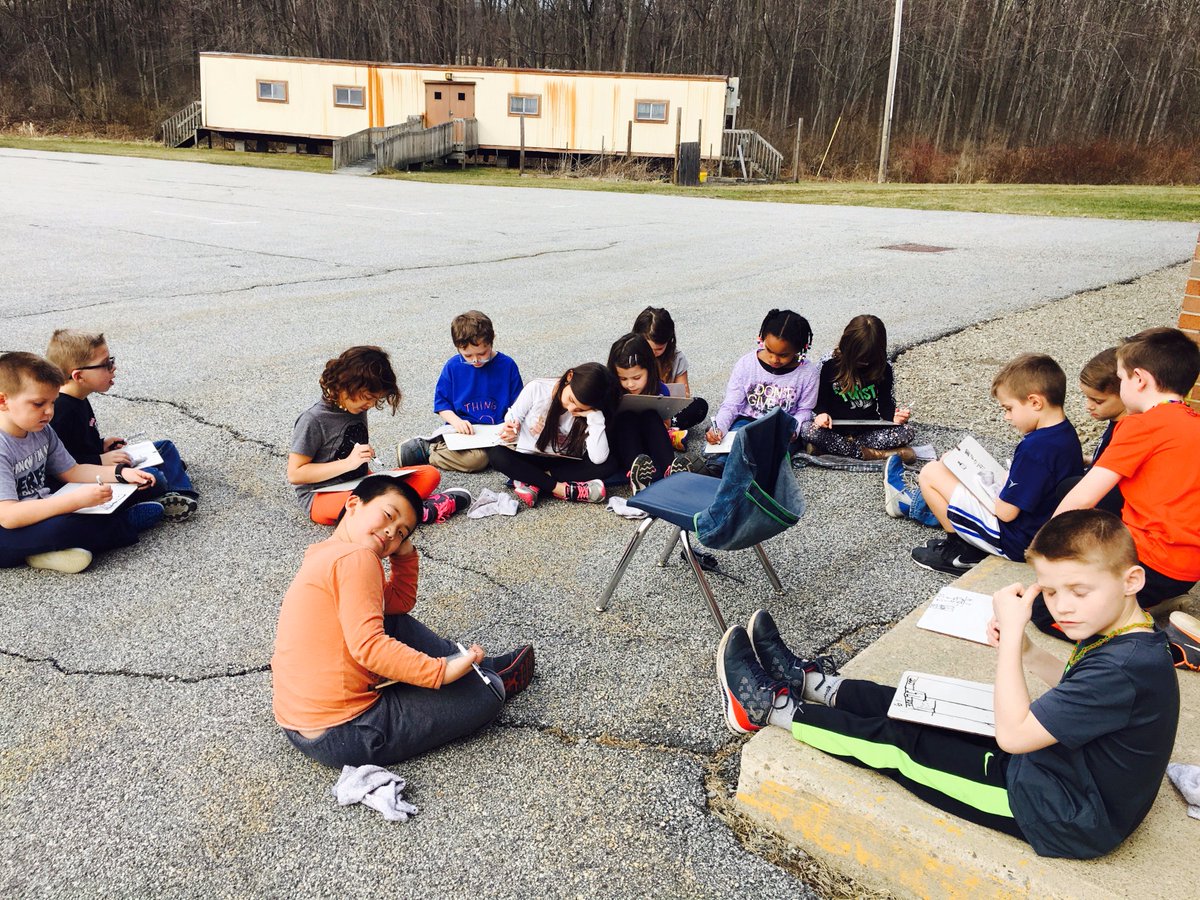 younginkinder's tweet photo. Took our learning outside today for some fresh air! #mathreadalouds #secondgrade @celprincipal https://t.co/WYos6Gwcv4