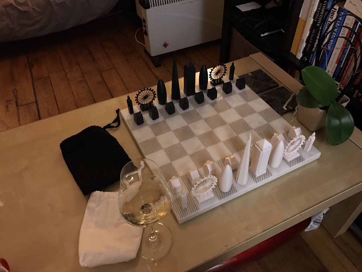The board has finally arrived, all set with my new setup! Feel free to pop by for a game ; )