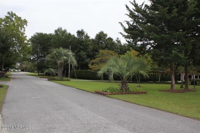 jgarlockgroup's tweet photo. There are two pots of land available on Leslie Dr. in #HubertNC! Call today for more info! #jghomesinc https://t.co/RSEMR7E6CR https://t.co/UHACEsIQww