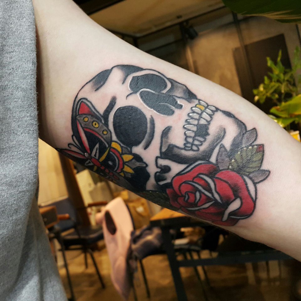 올드스쿨작업입니다.
생각보다 오래 걸렸지만 맘에 들어 하셔서 감사~!
문의주세요~!~!
#타투 #올드스쿨타투 #합정타투