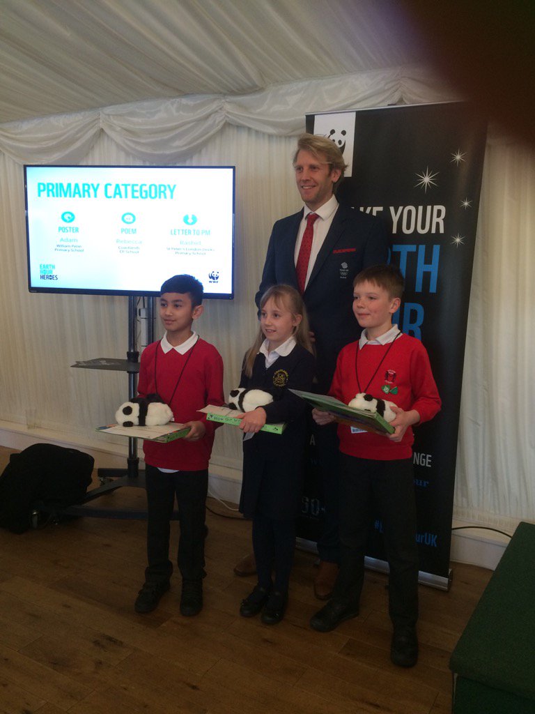 Sussexgreen's tweet photo. My #earthhourhero receiving his @wwf_uk award 😀 https://t.co/xmr6A5Zz55