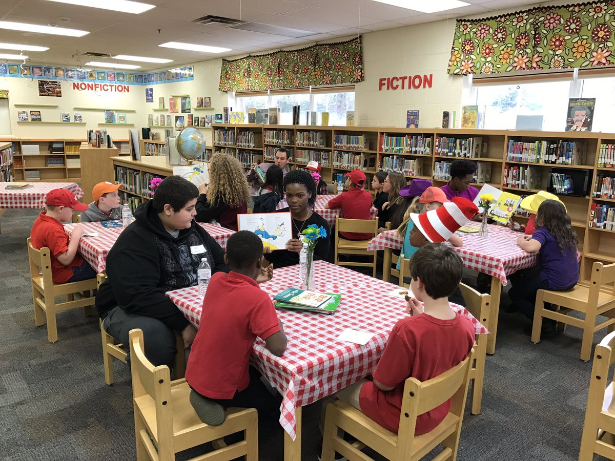 ProjectLITComm's tweet photo. We had so much fun reading Dr. Seuss books to @danmillses students this morning❗️ #ReadAcrossAmerica https://t.co/BRTt3yebL6