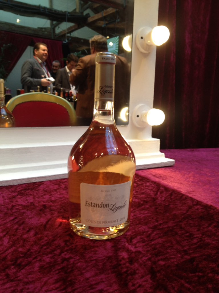 EstandonV's tweet photo. Légende from @EstandonV  is backstage in the press area @MatthewClarkLtd tasting https://t.co/Dzuvq3yUod
