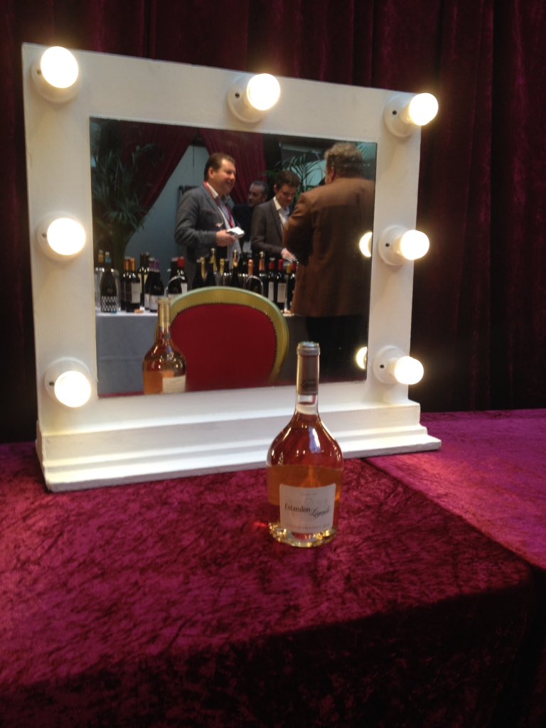 EstandonV's tweet photo. Légende from @EstandonV  is backstage in the press area @MatthewClarkLtd tasting https://t.co/Dzuvq3yUod