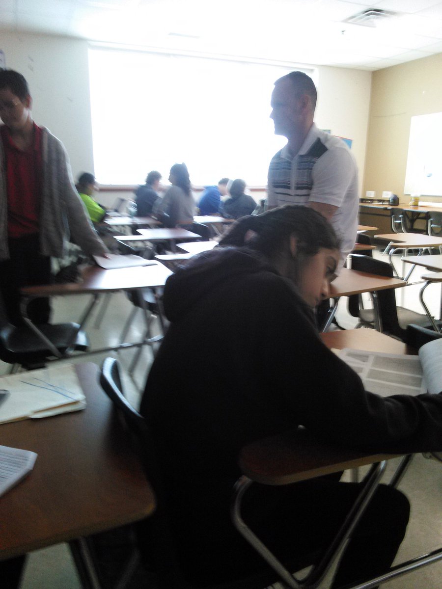 principaliam's tweet image. Rotation stations! #coldwar #creatingdialogue #CoachMoore #criticalthinkingstrategies @courtleepeck @Mr_Clemens @coachleech