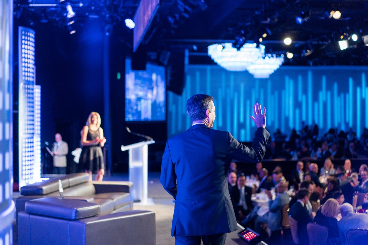 MayorOfLA's tweet image. Congratulations @allysonfelix for being named Sportswoman of the Year! #LASportsAwards🏆