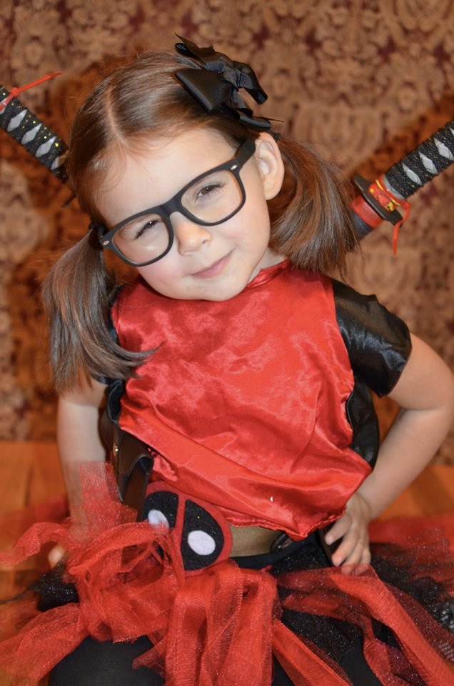 ActivePlayerNet's tweet photo. #HaileyBoe's #PrincessDeadpool Cosplay is still the cutest thing. <3 https://t.co/zomKFE4RZq