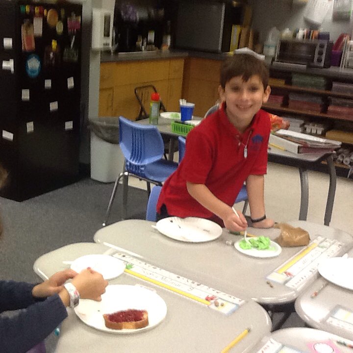 MsIsrael1's tweet image. Enjoying green eggs and jam in celebration of Dr. Seuss! #davis1