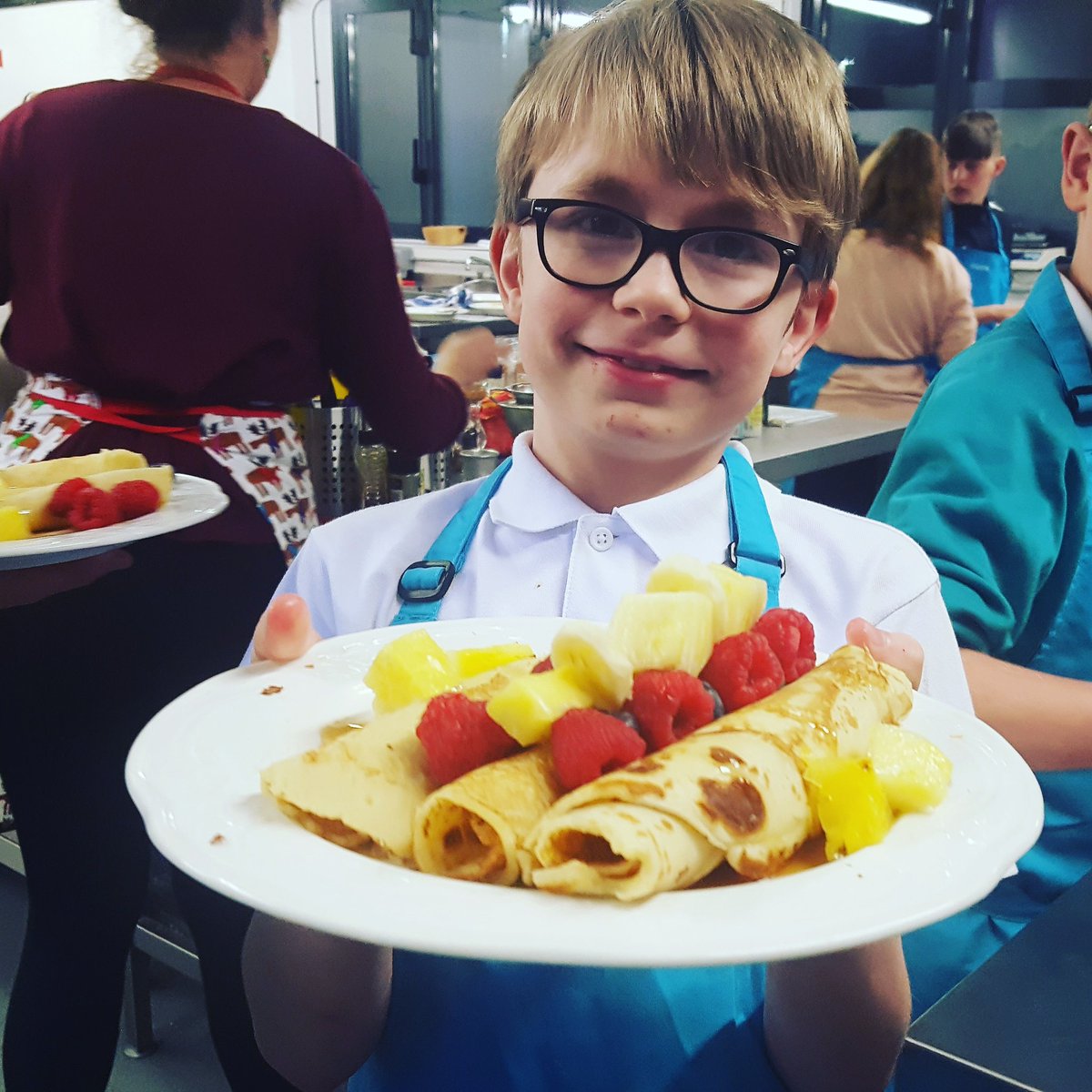 InsperoUK's tweet photo. Wow Toby look at those pancakes enjoy :-) with pineapples & raspberries and a little honey #inspero https://t.co/0UyluN0vBx