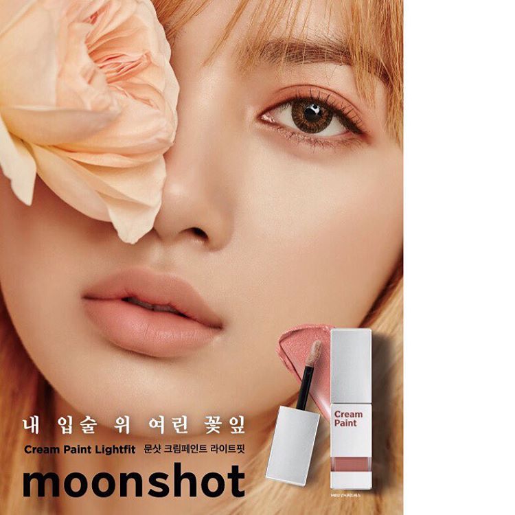 newslalisa's tweet photo. [#ATT] O instagram da moonshot_korea atualizou com essas duas fotos, Lisa e Jennie! C.r: blackpinkglobal https://t.co/zELWIZAaY5