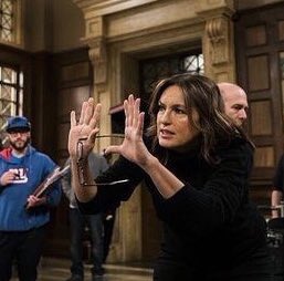 PrincessVi3cka's tweet photo. @JulieMartinSVU one last thing before February is over. #FemaleFebruary was even more badass because of youuu ladies!! THANK YOUUUU❤️ https://t.co/s037rm383q
