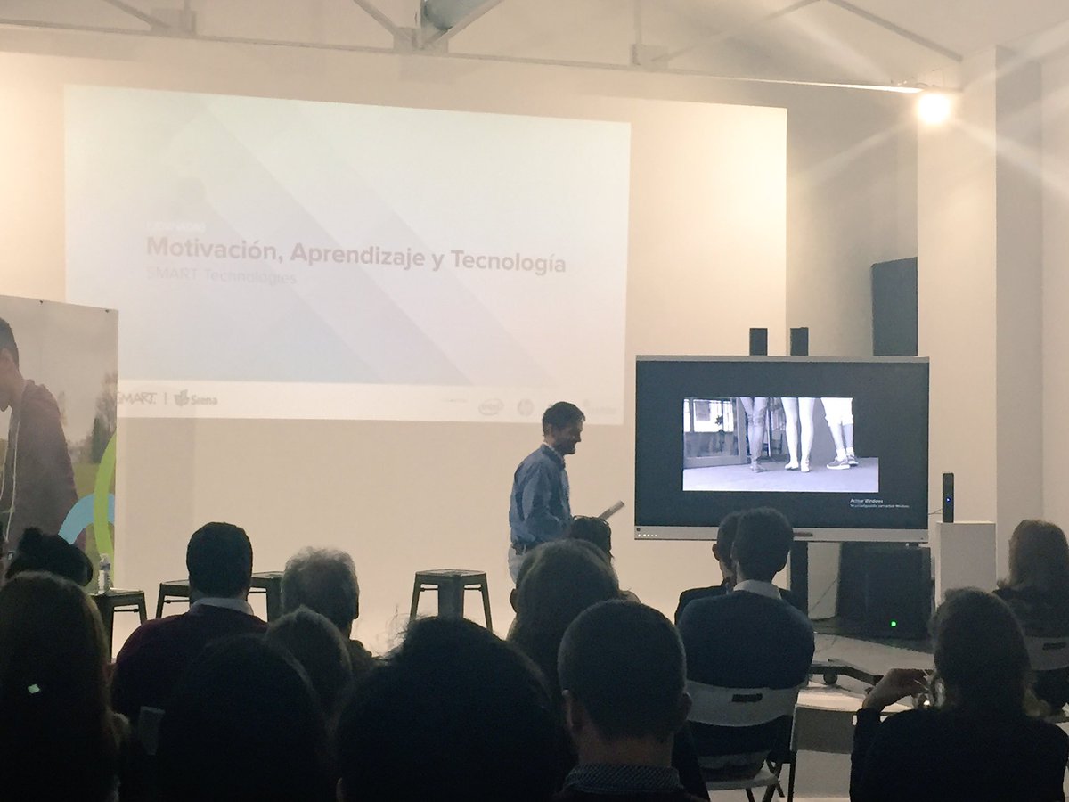 JornadasMat's tweet photo. Los centros de formación Padre Piquer nos cuenta cómo implantaron la tecnología en #JornadasMAT @Magisnet @SMART_Tech https://t.co/r1ATfSKp9U