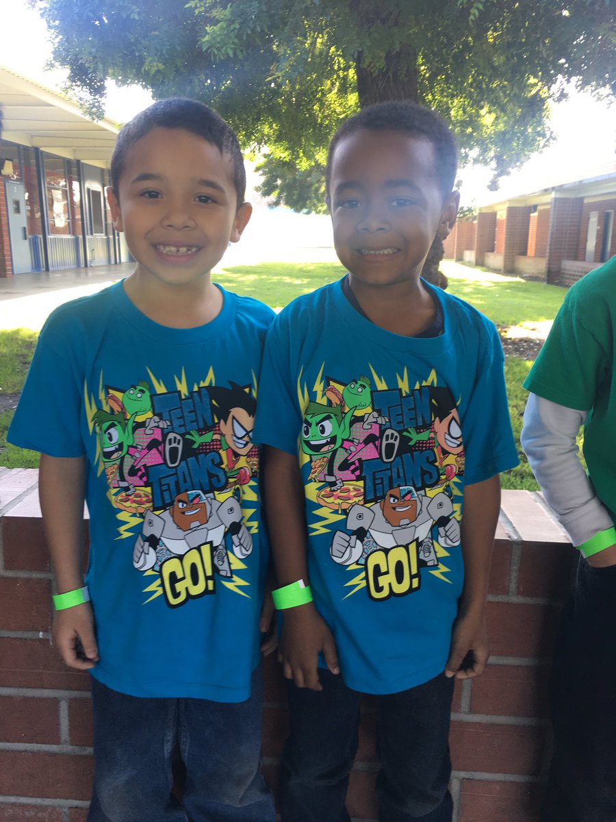 KelloggPUSD's tweet photo. Read Across America #CelebratingDrSeuss #TwinDay #FunAllWeek @PomonaUnified https://t.co/soErPTdLWj