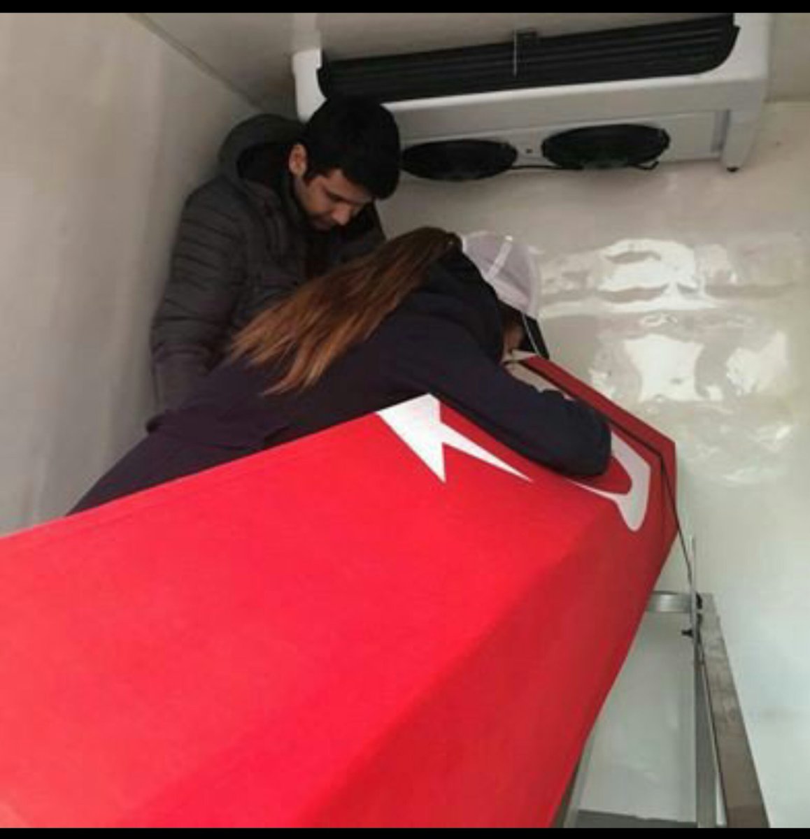 ayseucar5's tweet photo. Teröriste EvetDeme
Şehitlerin için
Ahde vefa için.. https://t.co/Wc2sVPy7Gi