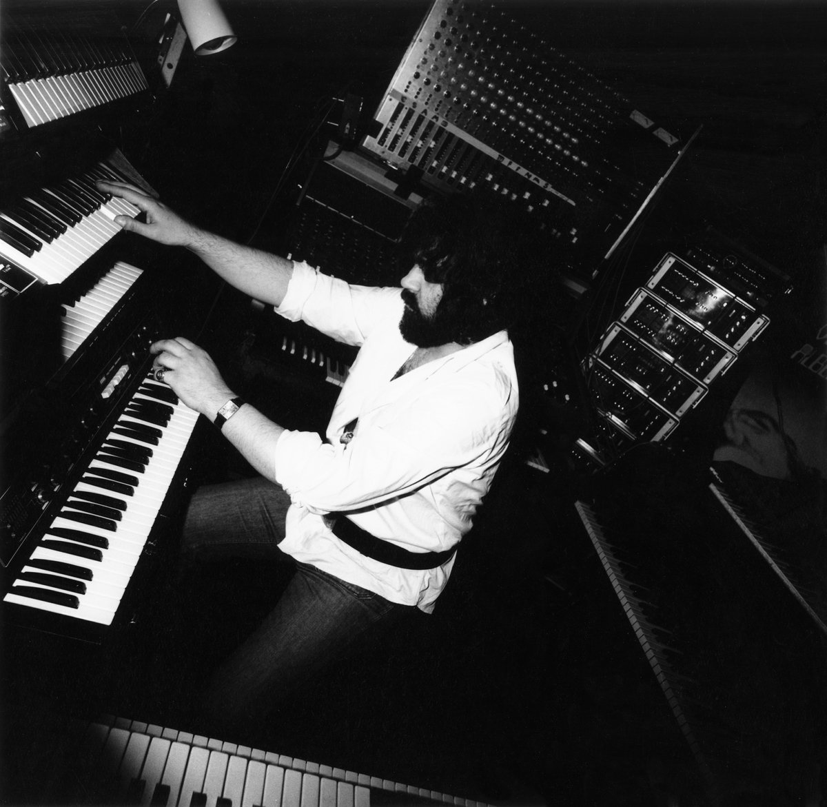 PRConnect's tweet photo. Great review of #Vangelis #Delectus box set here https://t.co/Aw4Fphk3m6 https://t.co/bV8gh9ausO