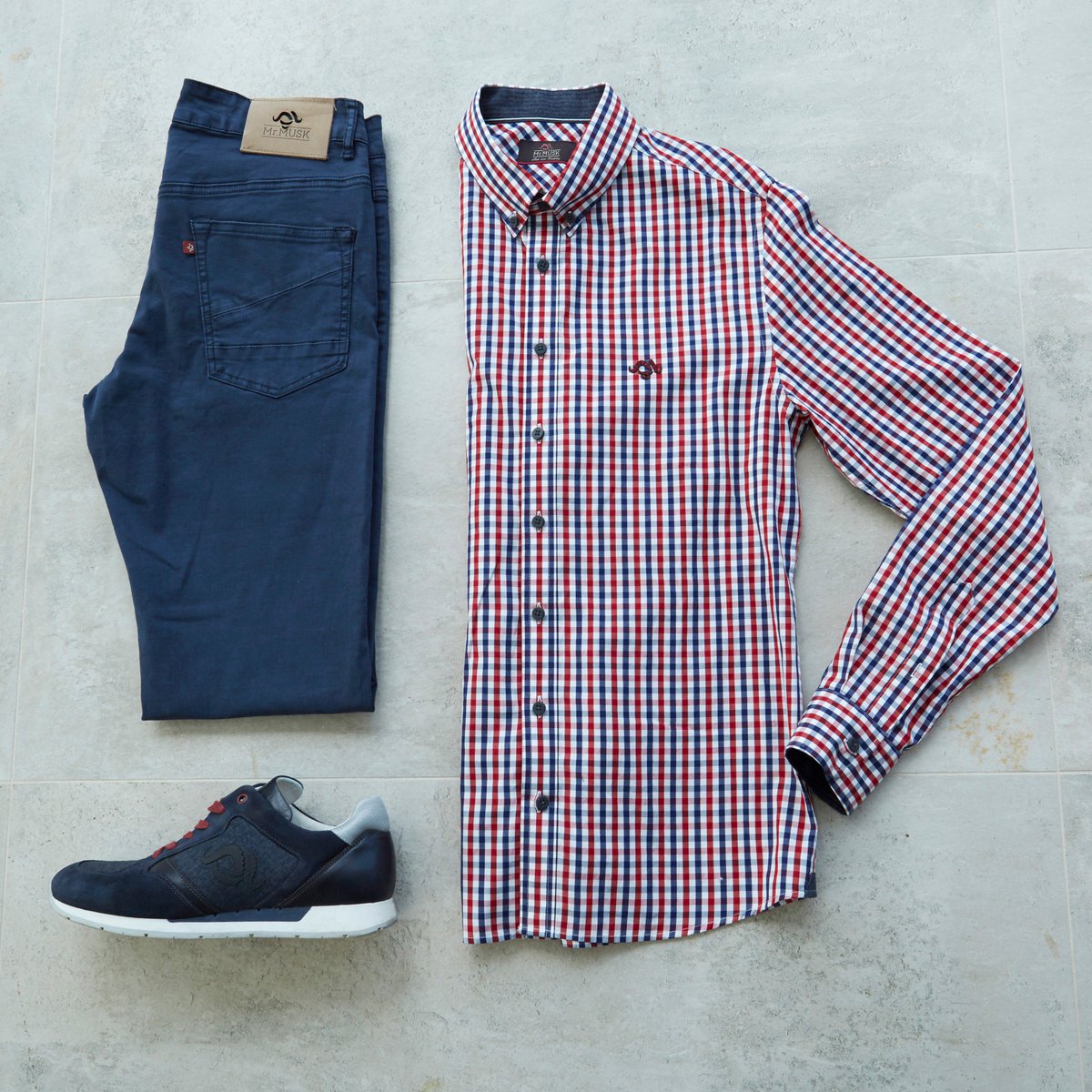 Mr_Musk_'s tweet photo. - attiude is everything -  #lookoftheday #shoponline Camisa100% algodón #italianfabric jeans básicos #slimfit #mrmusk #sneakers #comingsoon https://t.co/no0ixVysLC