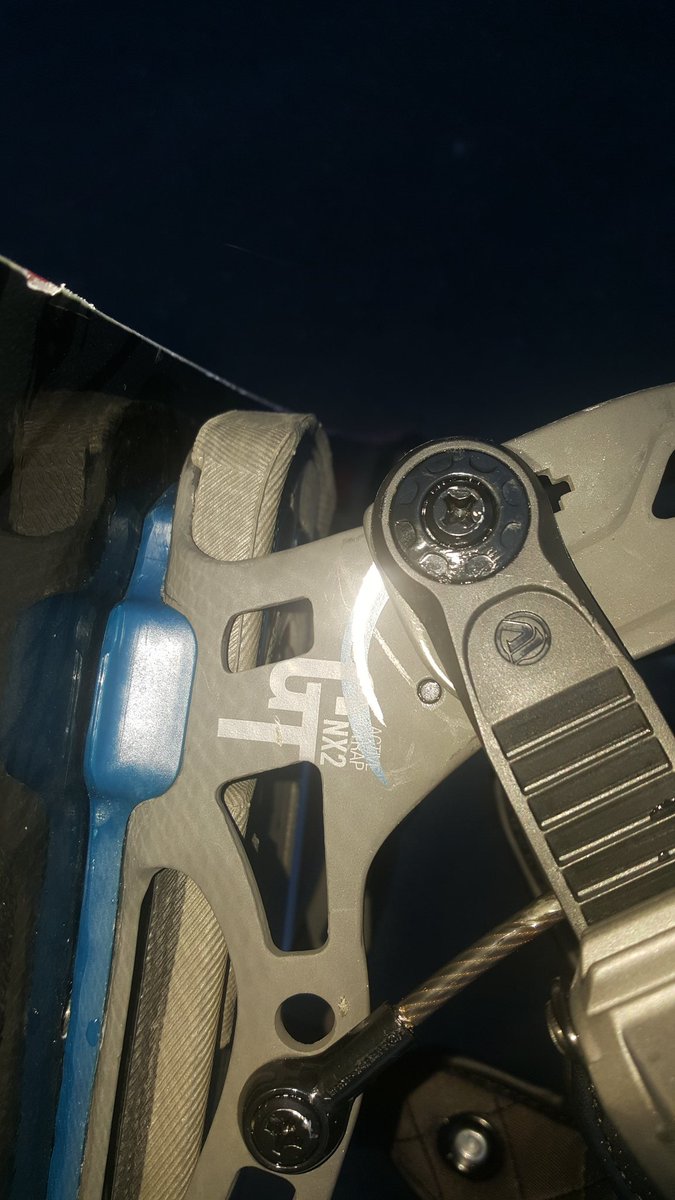 DWilki's tweet photo. @FLOWsnowboard well this is my first day riding with nx2 😥😥😥😥 only 1 binding... https://t.co/D7zKOrFJbd