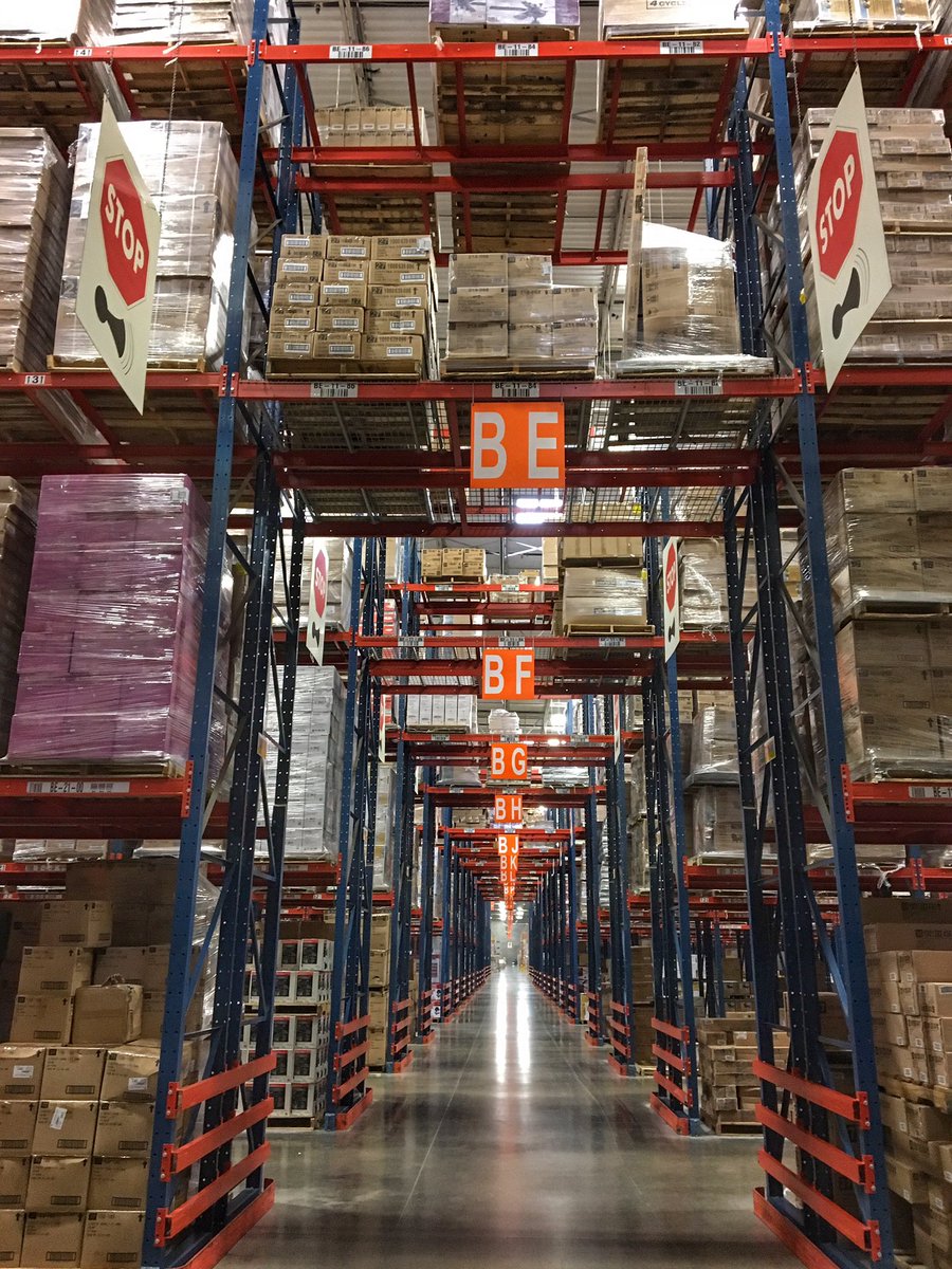 ConstantinoJoey's tweet image. #Gunslingers in Dallas checking out all the product we are going to sell! 

#swbest