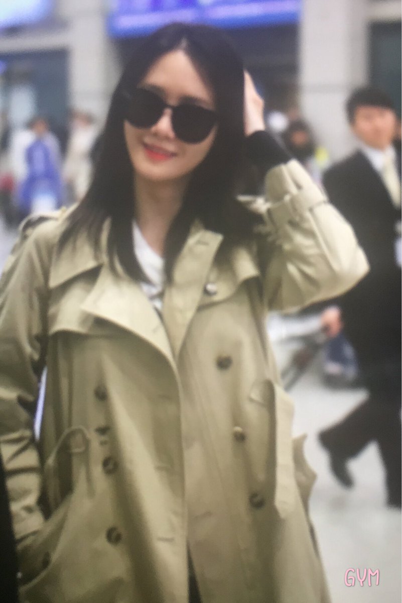 [PIC][01-03-2017]YoonA trở về Hàn Quốc vào sáng nay C5x_j_lUwAAqYdW