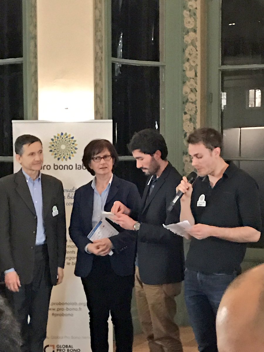 Les terres agricoles disparaissent... <a href="/Terredeliens/">Terre de Liens</a> agit pour changer la donne et aider les agriculteurs #bio ! #Lauréats2017 🌱