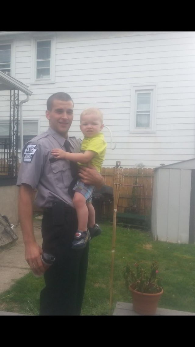 meredithwool's tweet photo. Please bring this officer home to his little boy. #freeofficerschulze #LESMA_Nation https://t.co/tA7rzXQKrH
