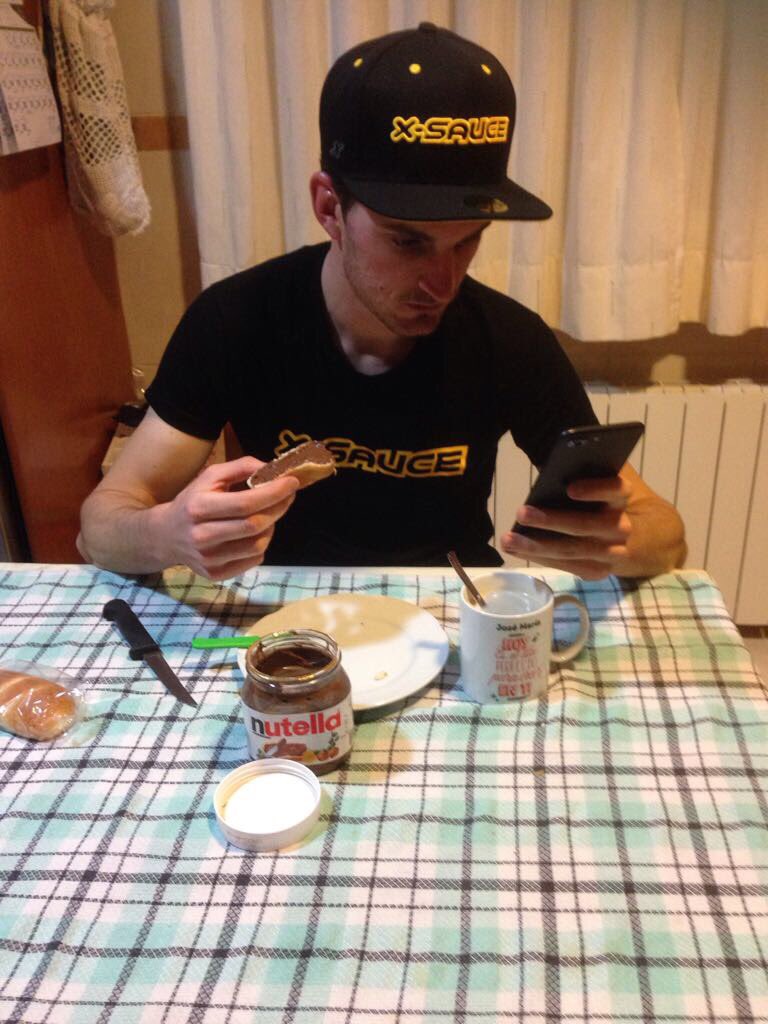 jmcristobal69's tweet photo. Antes de un buen entrenamiento, un buen desayuno! Pan de leche, nutella y un buen cafe ! 😈✊🏻💨 #Desaui1 @xsauce @ui1Universidad https://t.co/X5iRSJAkVs