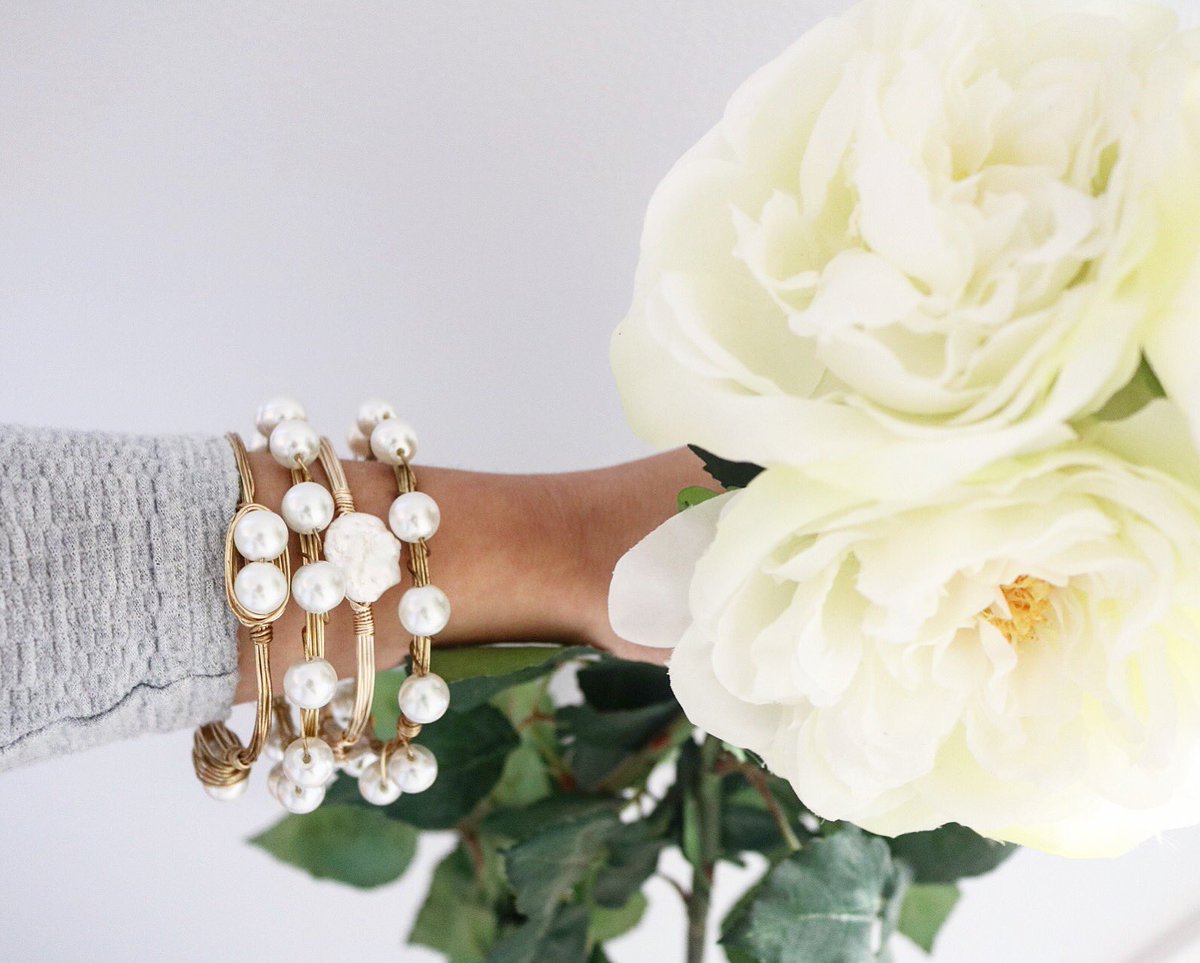 IsleCoast's tweet photo. Can every day be a pearls and flowers day? Please! #fashion #pearls #Accessories #JewelryForWomen #handmade #EtsySeller https://t.co/mzC9k6RjlK