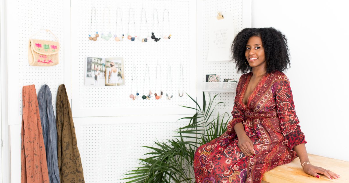 EtsySuccess's tweet photo. In a bright white studio in Atlanta, @shoprkitekt makes bold accessories inspired by her Caribbean roots: https://t.co/rMMBYMlRp3 https://t.co/ttriCg29hM