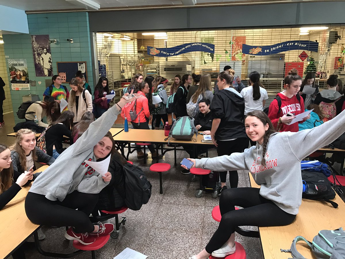 ELgirlstrack's tweet photo. Who's ready for track!!! WE ARE✌🏻 https://t.co/AGZGBpBnXa
