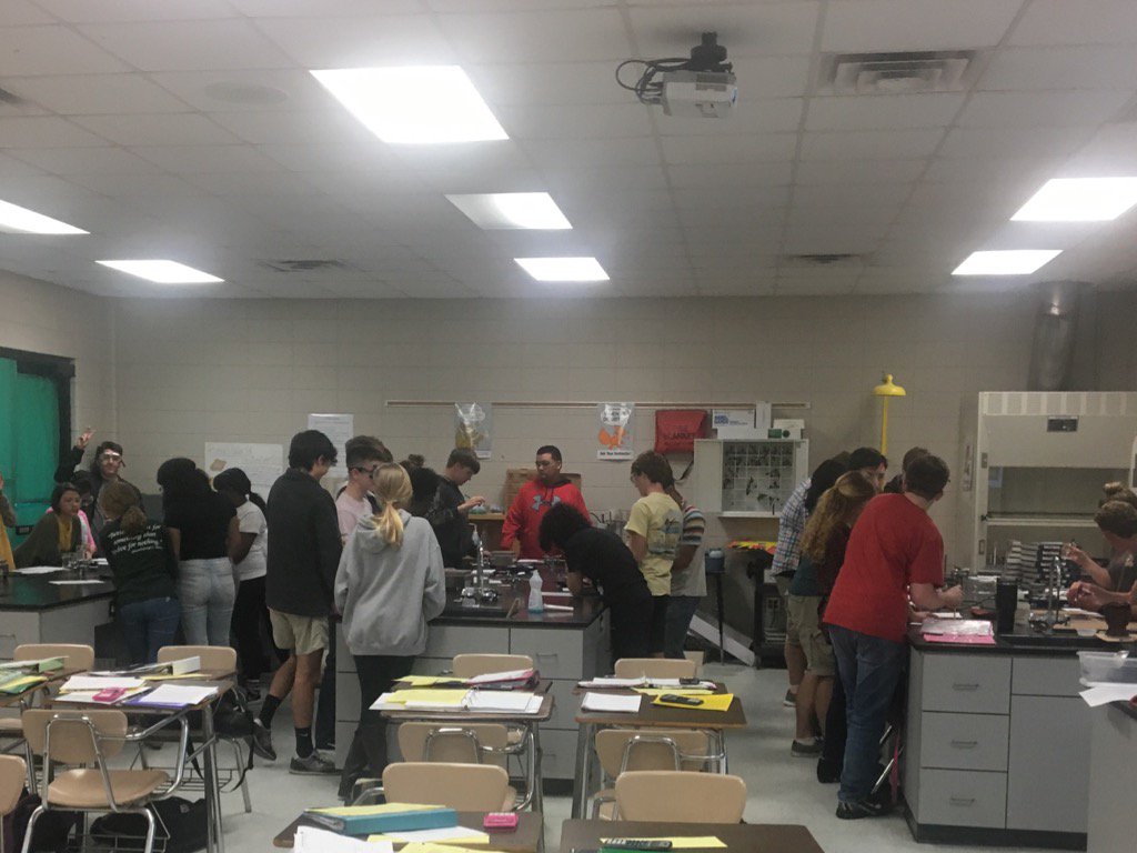 DebiMcNeal's tweet photo. Chem hydrate lab. Students are fully engaged...the BEST way to guarantee meaningful learning. #LoveLabDays #WEareRH https://t.co/xDVAbXYB2Q