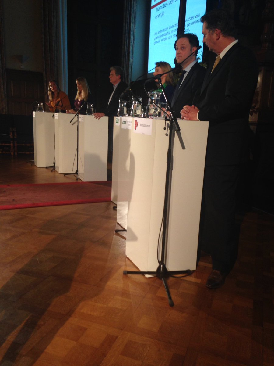 CasteleinKoen's tweet photo. Een goed debat over duurzaamheid en de transitie naar duurzame energie. #rvd2017 #tk2017 https://t.co/BIWOIKbaYZ
