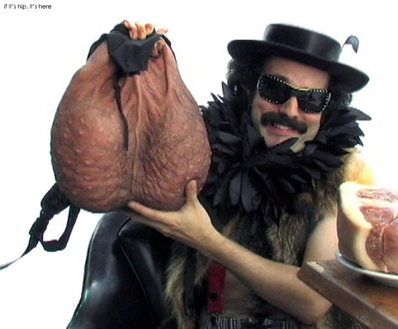 soset-bolshie-muzhskie-yaichki-porno-devushka-derzhit-muzhika-na-rukah-i-soset