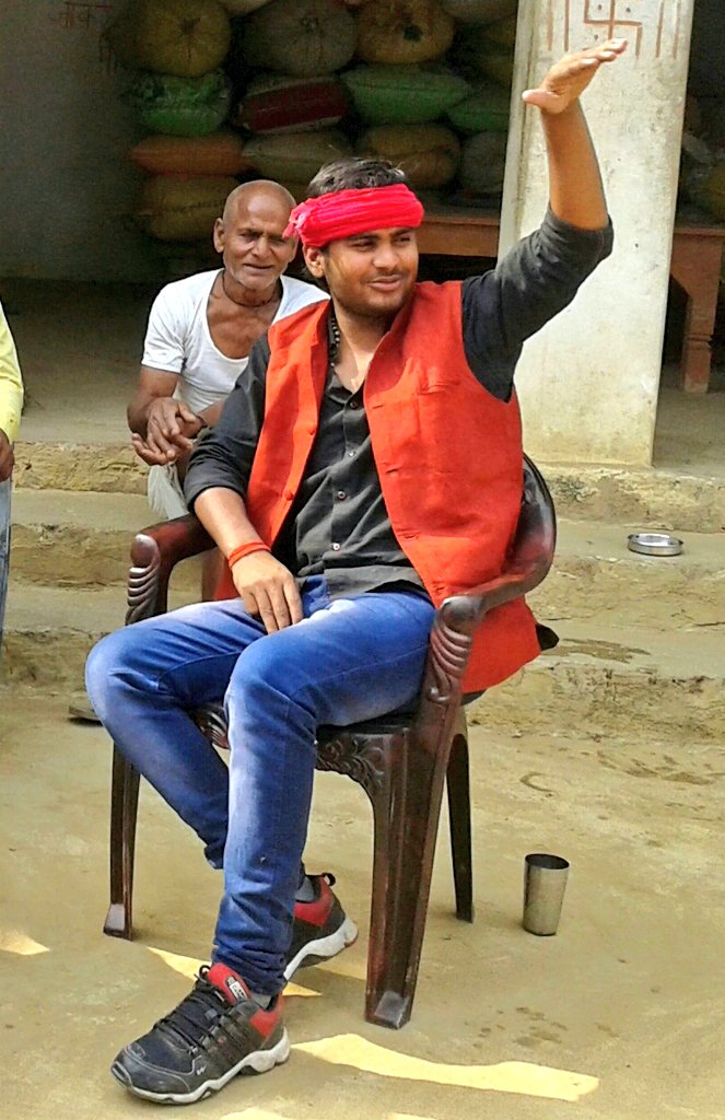 Rahulpatelbjpba's tweet photo. न करो 'जुर्रत' कभी
किसी के बुरे-वक्त पर हँसने की
अक्सर 'वक्त' निकल जाता है
लेकिन 'चेहरे' याद रह जाते हैं https://t.co/sTqworaqE7
