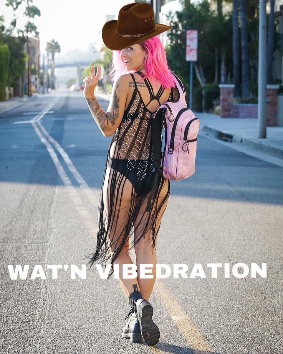 horsem1lk's tweet image. When you rollin hard af at the festival #vibedration