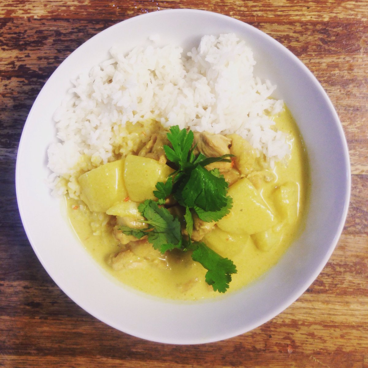 CarrotsnDaikon's tweet image. Heres our NEW delicious Vietnamese curry with chicken or veggies! Available in the evenings    #curry #potatoesandcarrots #bombdiggity
