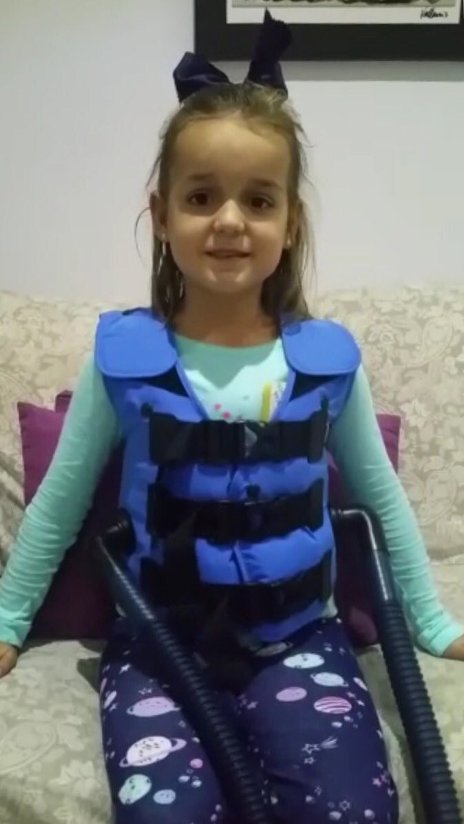 Paola tiene 7 años. Padece fibrosis quística. Necesita chaleco vibratorio Vest Hill-Rom para respirar mejor. RT MASIVO #TodosConPaola
