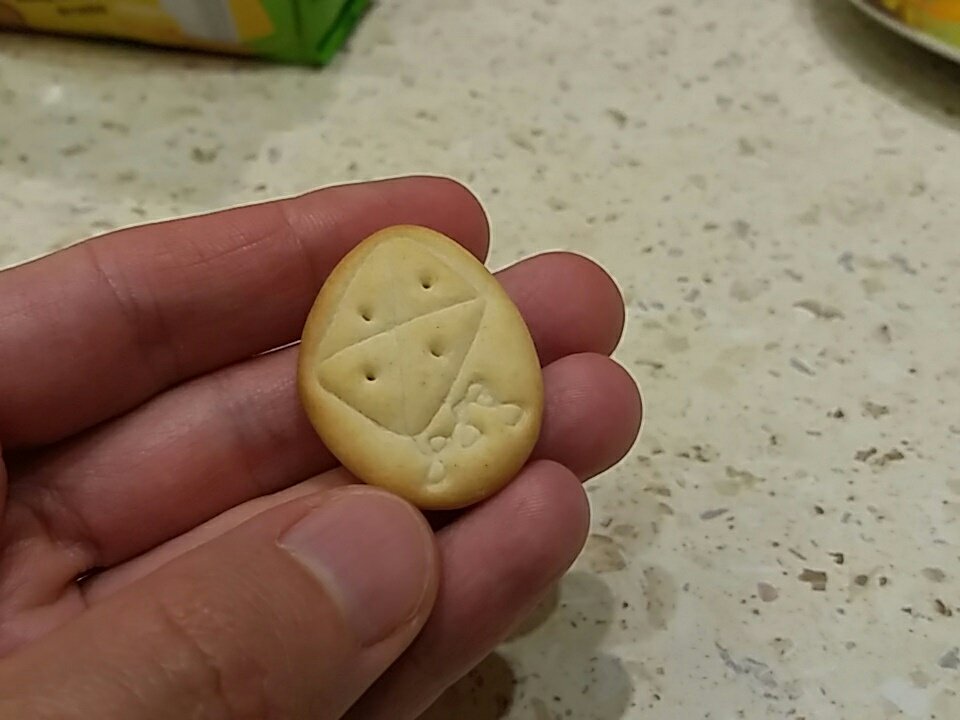 kiteworld_lv's tweet image. Got biscuit with a kite, there were only two for the entire package, nice :)