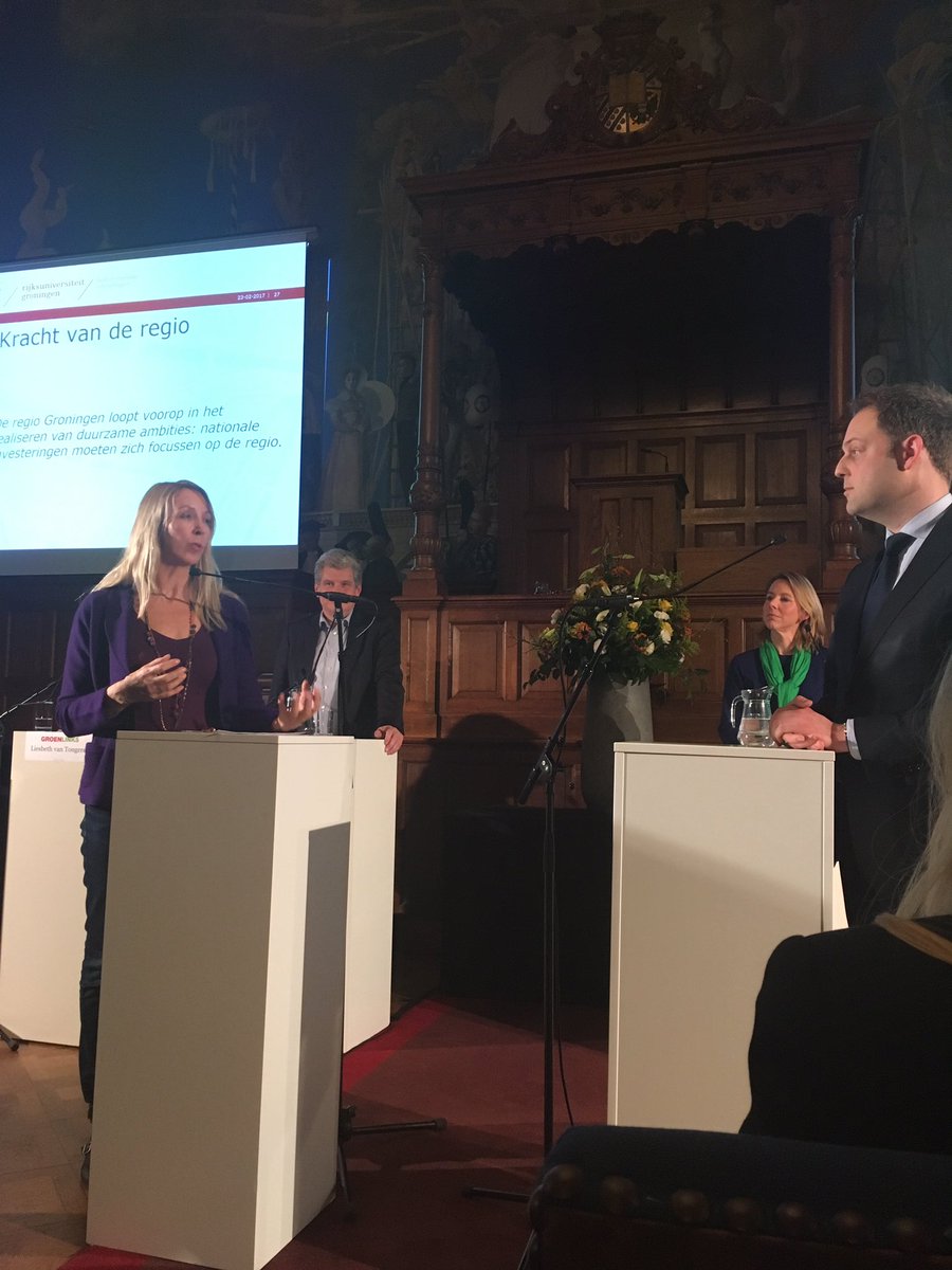 RVdebat2017's tweet photo. Tweede één op één debat: @GroenLiesbeth en @harryvdmolen debatteren over de krachy van de regio https://t.co/Dhx8hg44rb