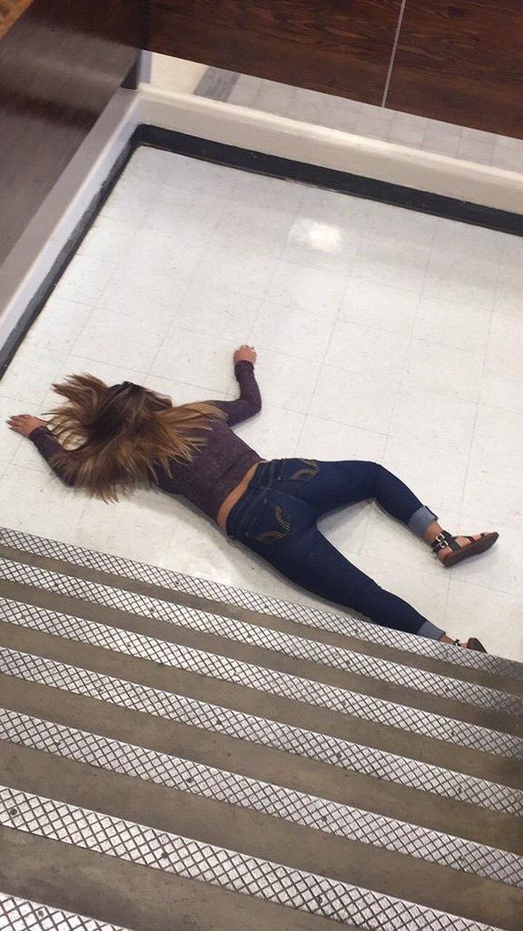 StealingHearts_'s tweet image. School has me like: