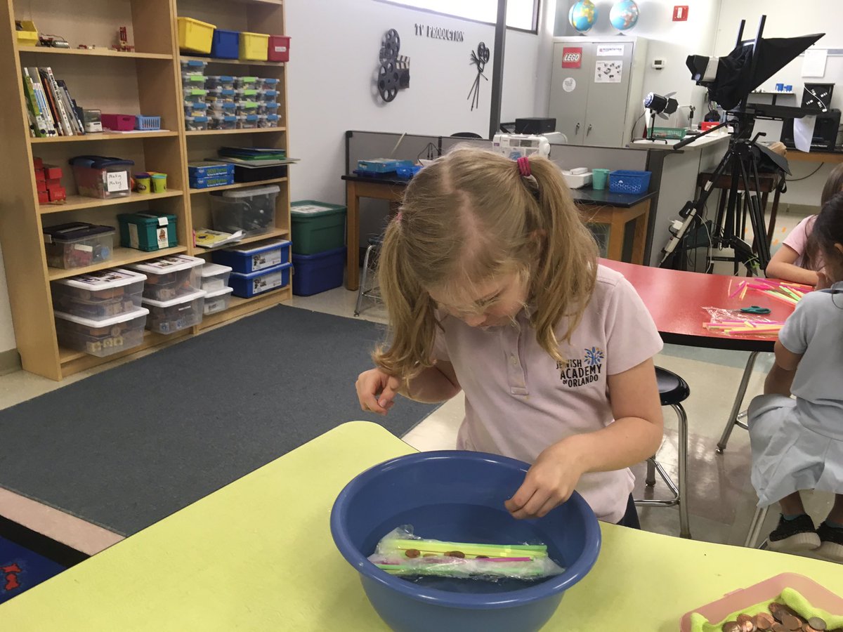 jessicasugiuchi's tweet photo. Whatever floats your boat! Students design and test their straw boats. #JAOiLab, #JAO https://t.co/AAJuEWfNth