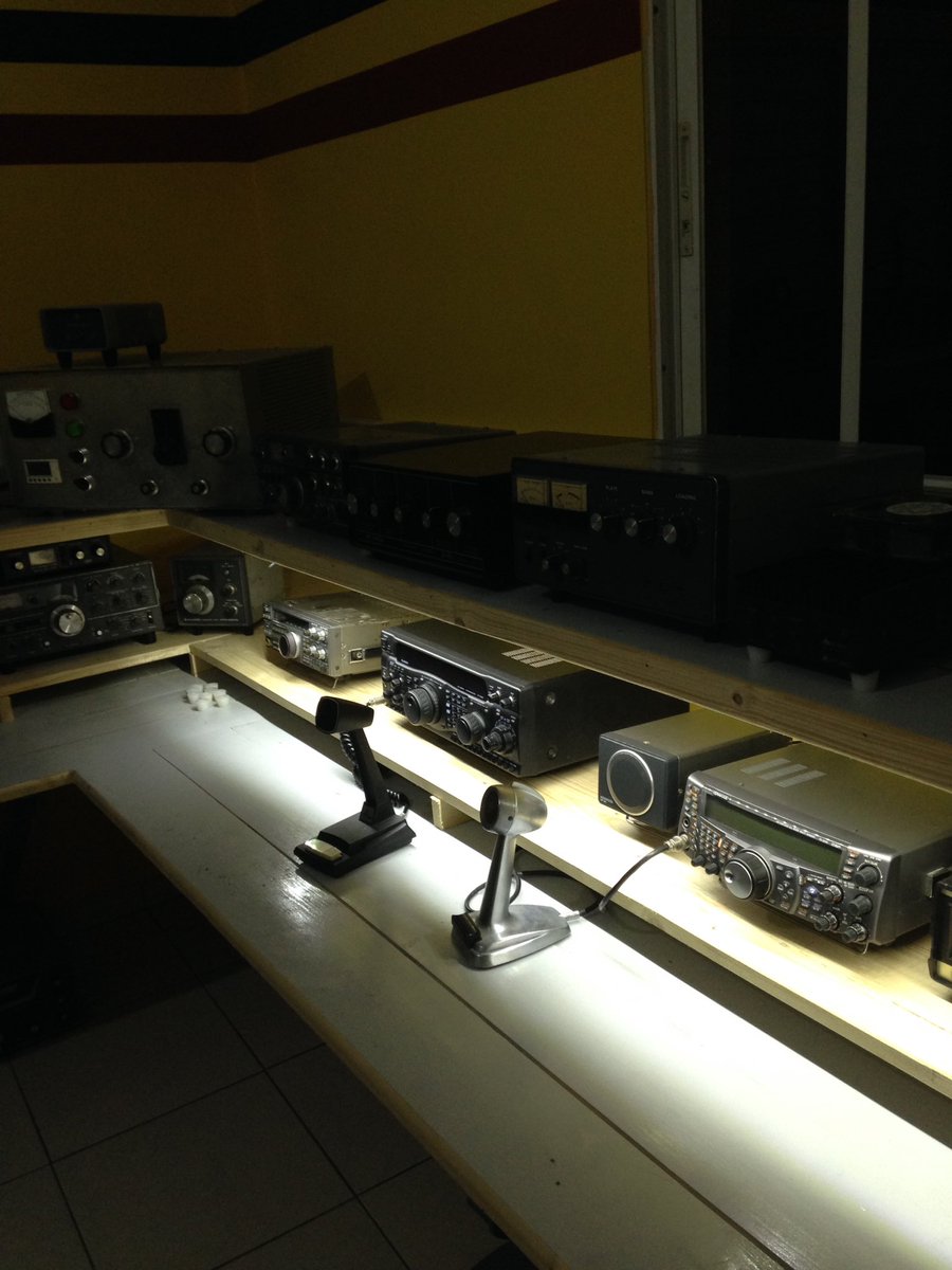 hi3mrv's tweet photo. Mi cuarto de radio HI3-MRV https://t.co/E8l9m5p6mt