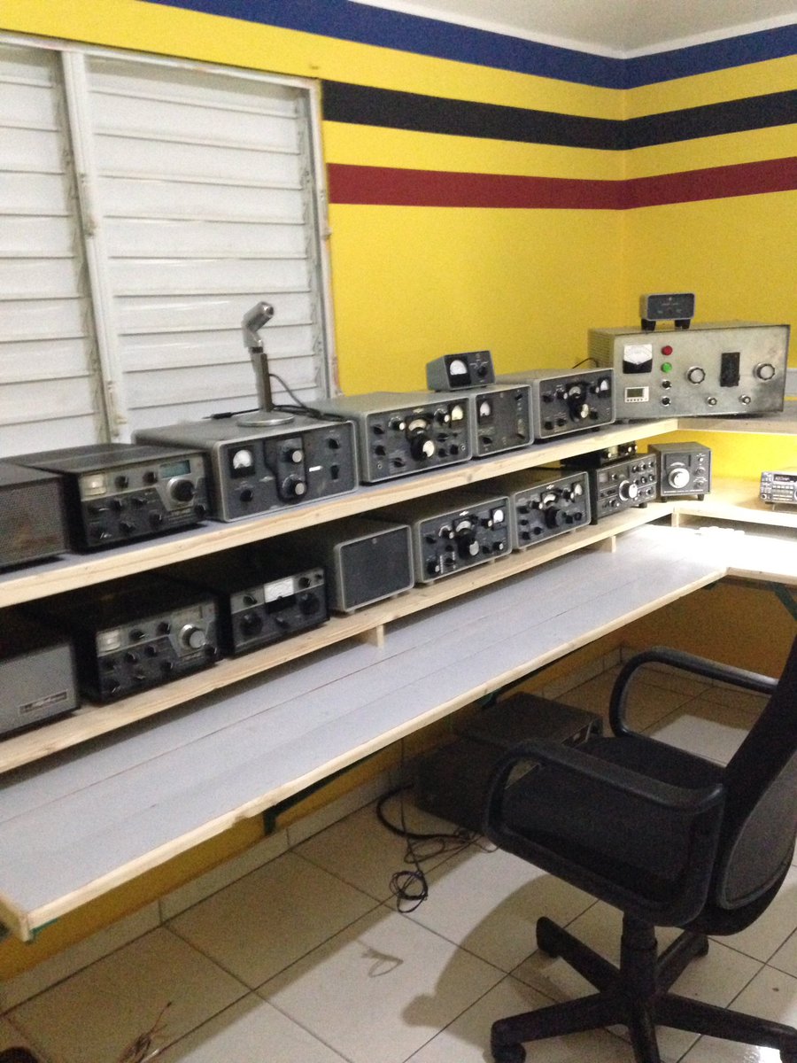 hi3mrv's tweet photo. Mi cuarto de radio HI3-MRV https://t.co/E8l9m5p6mt