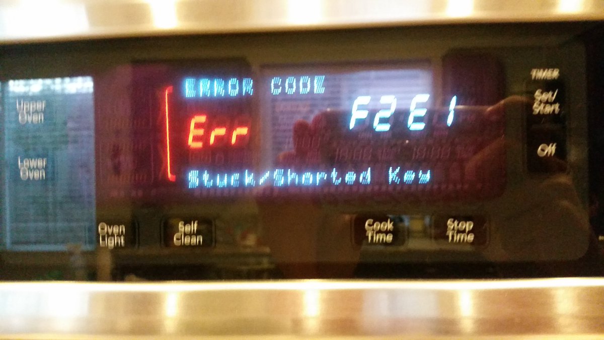 ECoastCat's tweet image. When you have such bad luck with technology that even your oven errors out while you&apos;re in the middle of roasting chicken. #errorprone