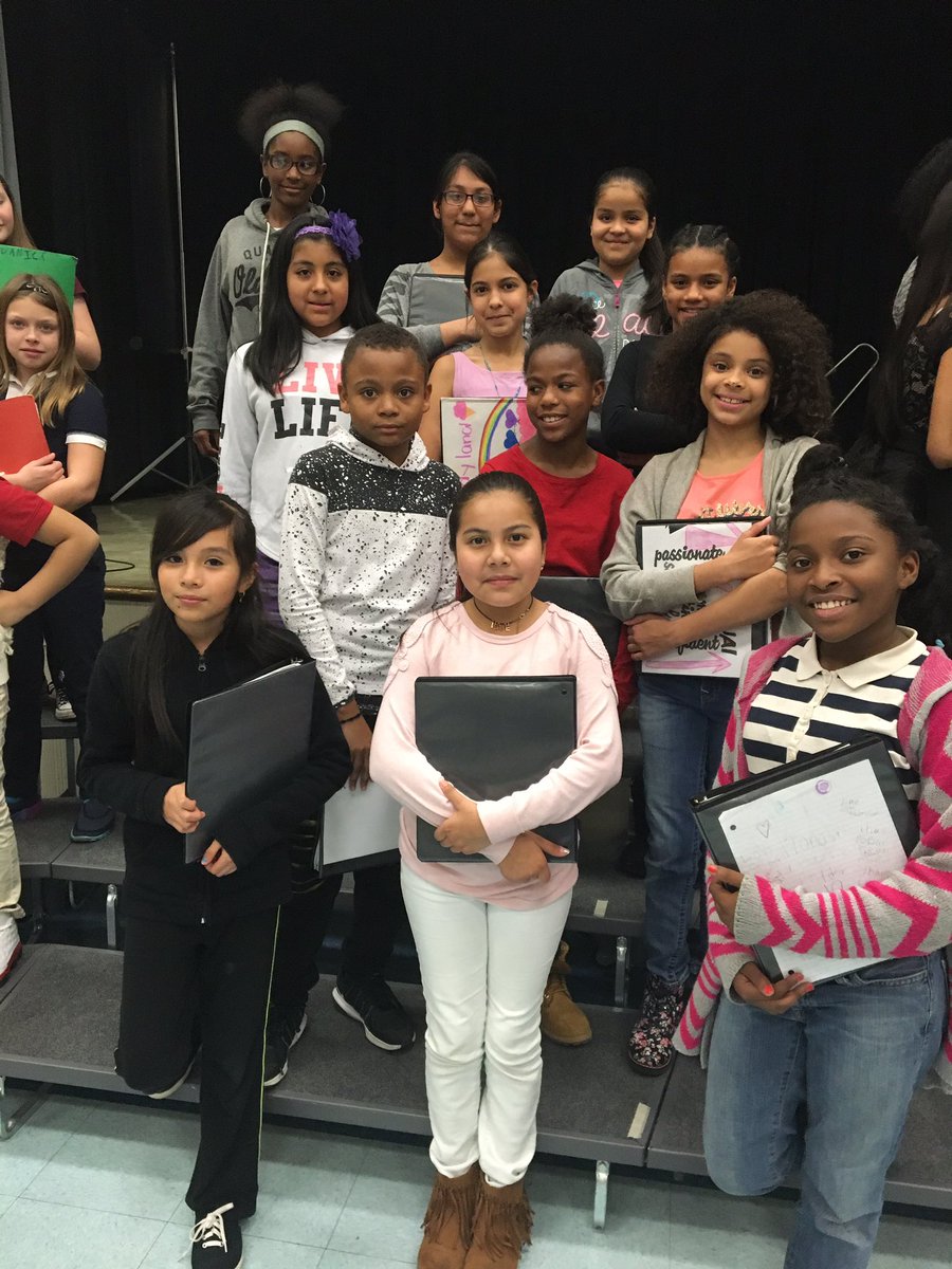 MusicMote's tweet photo. @MoteElementary's Honors Chorus Members at Richey Elementary School for rehearsal! #bulldogproud https://t.co/YzfMEWots8