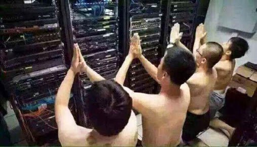 RT @suhaibmalik: Amazon technicians right now fixing Amazon S3 outage #aws #awsoutage https://t.co/CVij8sevzO